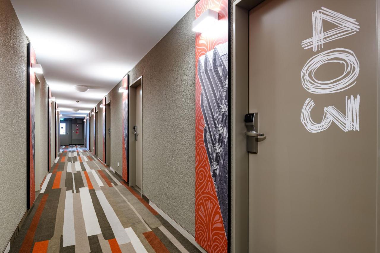Hotel T H E