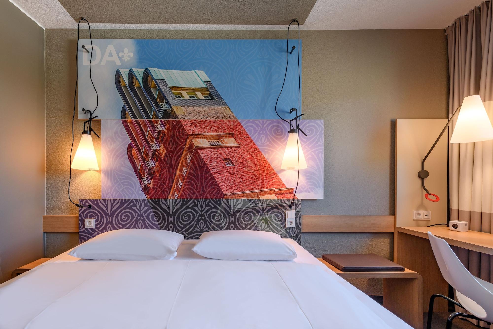 Hotel T H E 3*