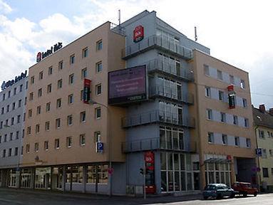 T H E Hotel