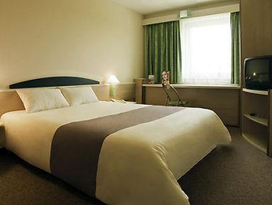 Hotel T H E 3*