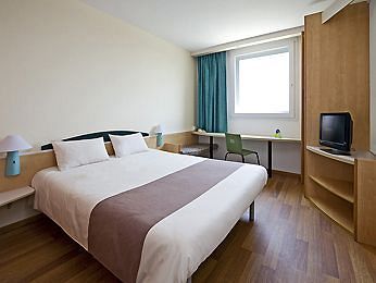 T H E Hotel