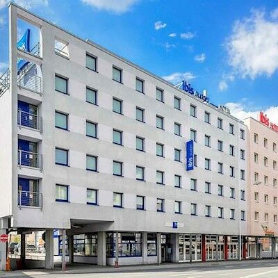T H E Hotel